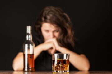 Alkoholbedingte Arbeitsunfähigkeit – muss Arbeitgeber Entgeltfortzahlung leisten?