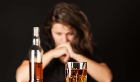 Alkoholbedingte Arbeitsunfähigkeit – muss Arbeitgeber Entgeltfortzahlung leisten?