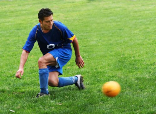 Fußballspielen während Arbeitsunfähigkeit – fristlose Kündigung