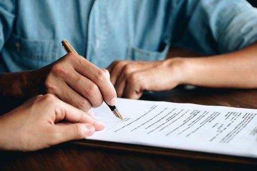 Versetzungsklausel im Arbeitsvertrag – Zuweisung geringwertiger Tätigkeiten