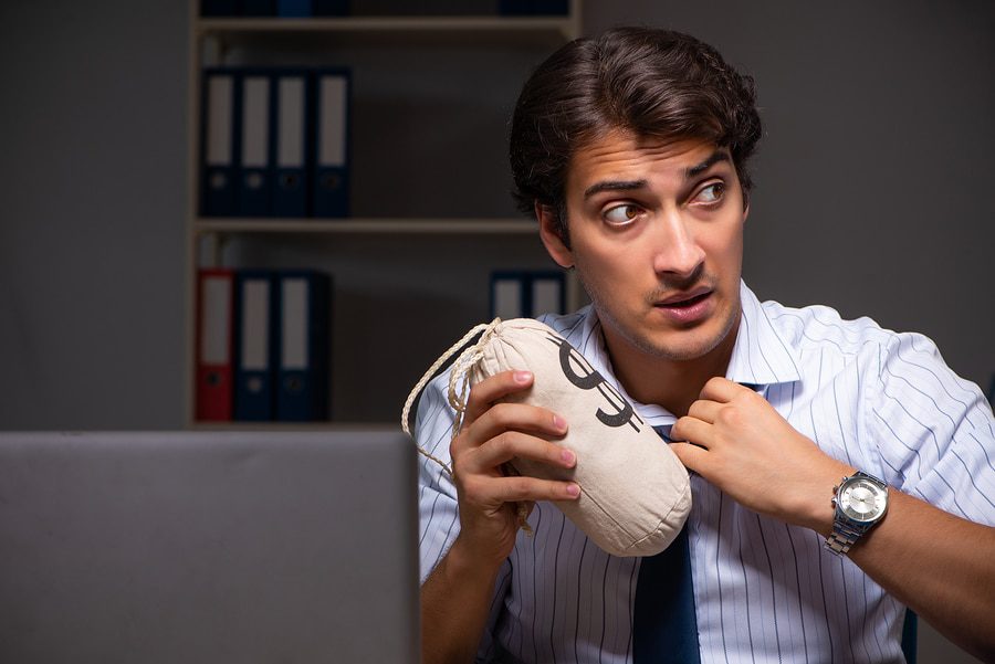 Schadenersatz bei Unterschlagungs- und Diebstahlsverdacht