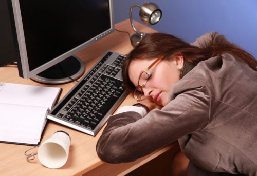 Schlafen während der Nachtschicht – Kündigung durch Arbeitgeber rechtmäßig?