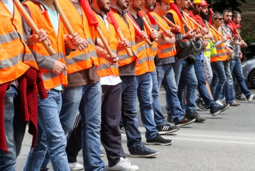 Streik in Form einer Betriebsblockade- - Unterlassungsanspruch