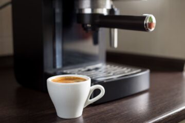 Fristlose Kündigung bei Betrieb eines Kaffeeautomaten am Arbeitsplatz – Strom- und Wasserdiebstahl