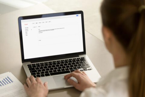 Fristlose Kündigung bei Weiterleitung dienstlicher E-Mails