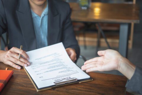 Schlussformulierung in Arbeitszeugnis - kein Anspruch auf Dankes- und Wunschformel