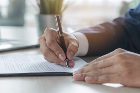 Scheinarbeitsvertrag mit gescannter Unterschrift des Geschäftsführers - Untreue
