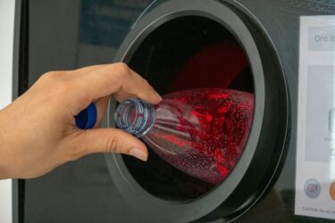 Fristlose Kündigung Tankstellenverkäufer wegen Eigenverwertung von leeren Pfandflaschen